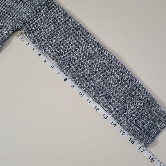 SO® Grey Haze Crewneck Curved Hem Knit Sweater - Picture 7 of 13